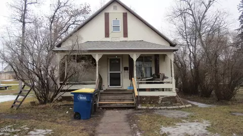 215 7th Ave SE, Jamestown, ND 58401