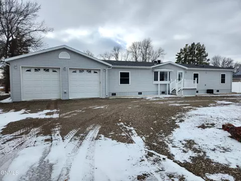 529 Square Butte Rd N, Mandan, ND 58554