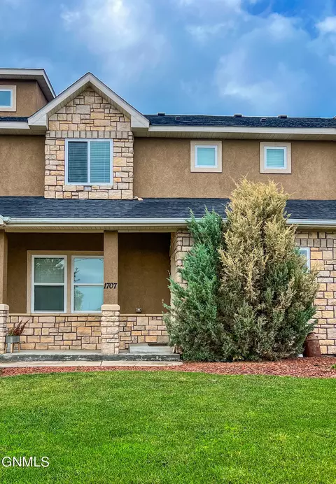 1707 Bison Dr, Williston, ND 58801