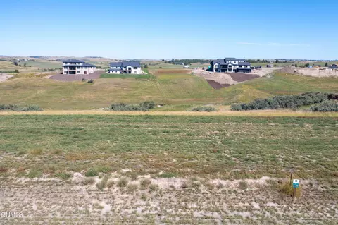 8301 Nicklaus Dr, Bismarck, ND 58503
