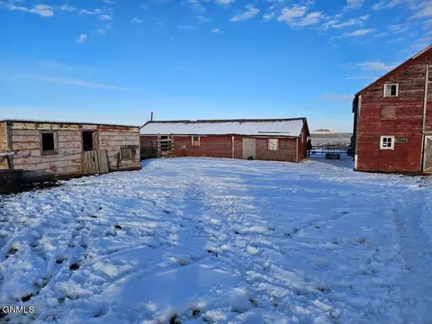 Exterior - 3790 County Rd 90, Hebron, ND 58638 photo 2 of 3