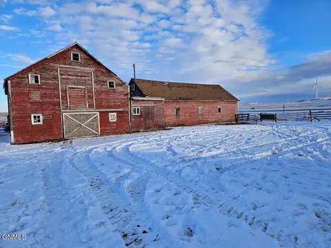 Exterior - 3790 County Rd 90, Hebron, ND 58638 photo 1 of 3