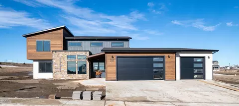 2012 Tule Ln, Bismarck, ND 58503