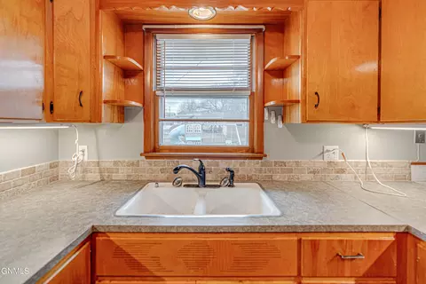 1609 Monte Dr NW, Mandan, ND 58554 photo 10