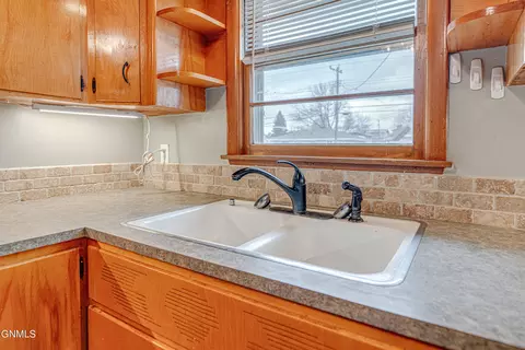 1609 Monte Dr NW, Mandan, ND 58554 photo 6