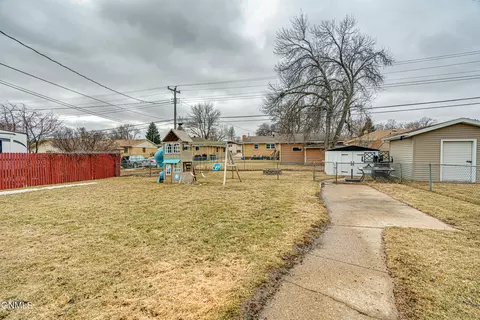 1609 Monte Dr NW, Mandan, ND 58554 photo 42