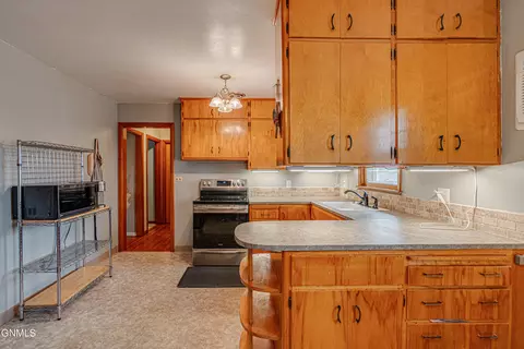 1609 Monte Dr NW, Mandan, ND 58554 photo 4