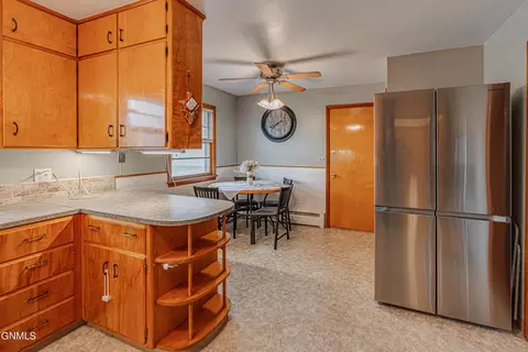 1609 Monte Dr NW, Mandan, ND 58554 photo 5