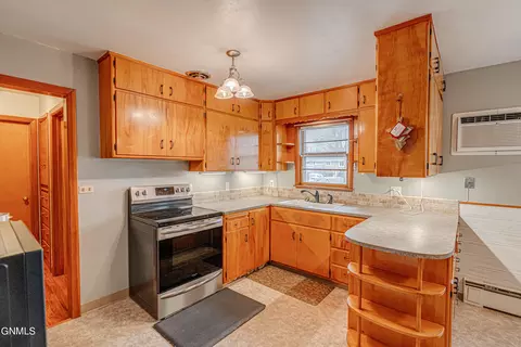 1609 Monte Dr NW, Mandan, ND 58554 photo 9