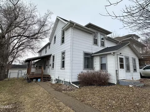 409 Collins Ave, Mandan, ND 58554