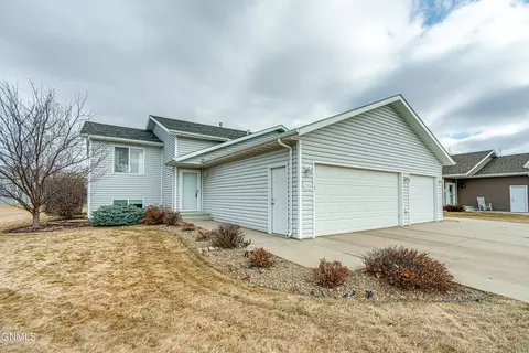 2904 Belgian Bnd SE, Mandan, ND 58554