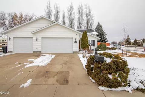 1085 Gum Ave, Dickinson, ND 58601