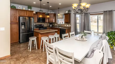 Kitchen - 1420 Talon Rd, Bismarck, ND 58503 photo 2 of 6