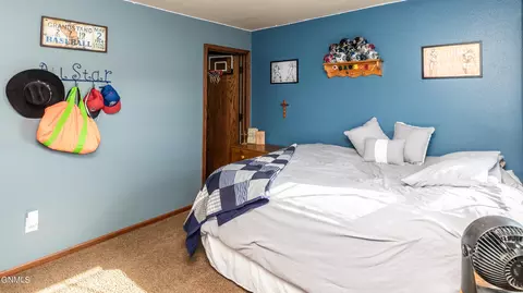 Bedroom - 1420 Talon Rd, Bismarck, ND 58503 photo 4 of 9