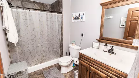Bath - 1420 Talon Rd, Bismarck, ND 58503 photo 6 of 9