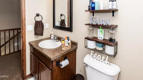 Bath - 1420 Talon Rd, Bismarck, ND 58503 photo 8 of 9