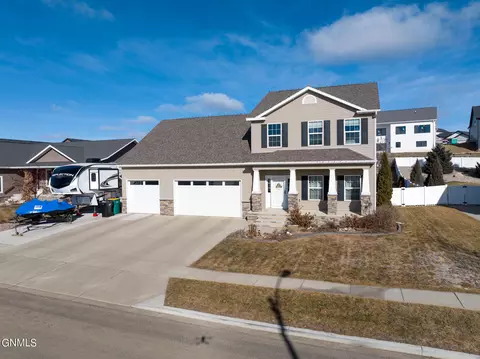 1420 Talon Rd, Bismarck, ND 58503