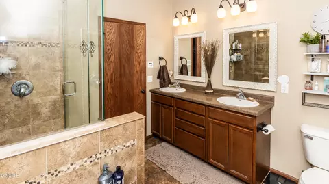 Bath - 1420 Talon Rd, Bismarck, ND 58503 photo 2 of 9