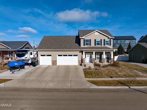 Exterior - 1420 Talon Rd, Bismarck, ND 58503 photo 3 of 9