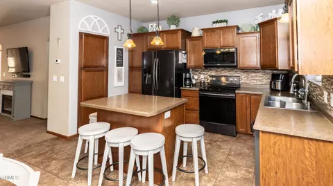 Kitchen - 1420 Talon Rd, Bismarck, ND 58503 photo 3 of 6