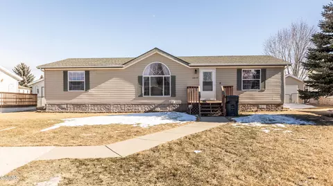 3837 Chandler Ln, Bismarck, ND 58503
