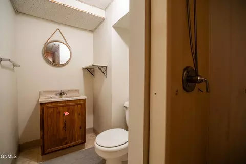 Bath - 323 7th Ave E, Dickinson, ND 58601 photo 2 of 2