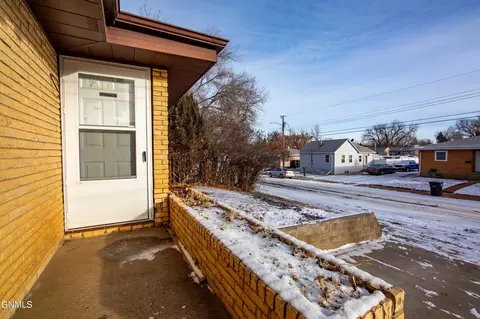 323 7th Ave E, Dickinson, ND 58601