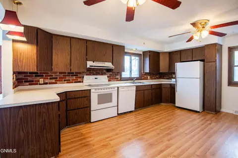 Kitchen - 323 7th Ave E, Dickinson, ND 58601 photo 2 of 3
