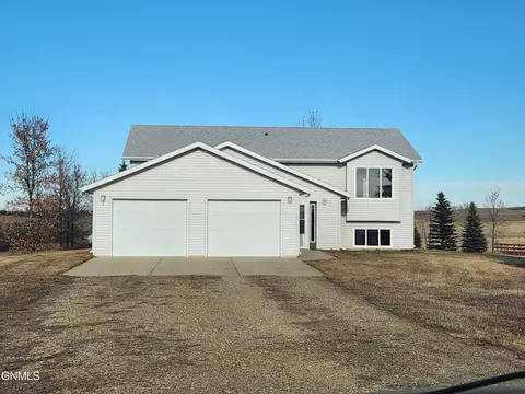 3147 Ken St N, Mandan, ND 58554