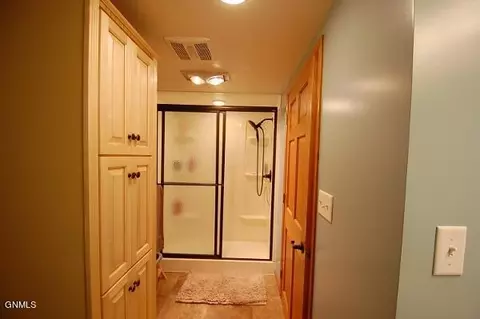 Entry Way - 808 9th St SW, Sidney, MT 59270 photo 1 of 2