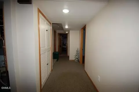 Entry Way - 808 9th St SW, Sidney, MT 59270 photo 2 of 2