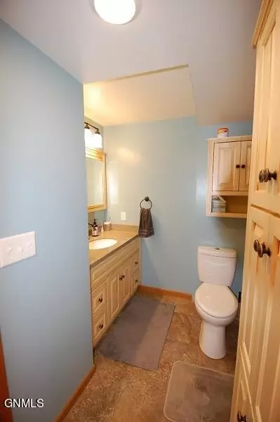 Bath - 808 9th St SW, Sidney, MT 59270 photo 2 of 2