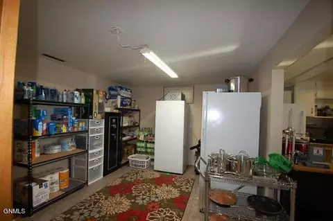Kitchen - 808 9th St SW, Sidney, MT 59270 photo 3 of 4