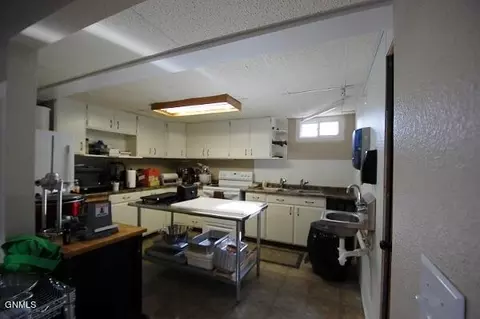 Kitchen - 808 9th St SW, Sidney, MT 59270 photo 4 of 4
