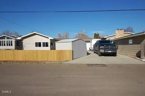 Exterior - 808 9th St SW, Sidney, MT 59270 photo 3 of 6