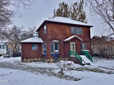 101 3rd Ave SE, Crosby, ND 58730