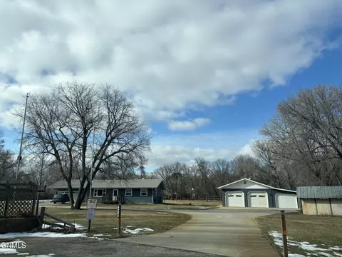 4930 Woodlawn Dr, Bismarck, ND 58504