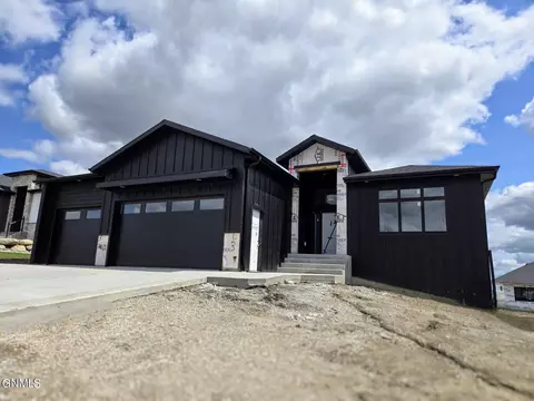 3813 Steel St, Bismarck, ND 58503