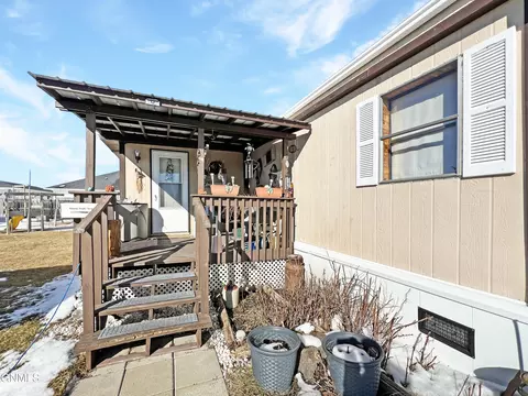 1215 Coolidge Ave, Minot, ND 58701 photo 4
