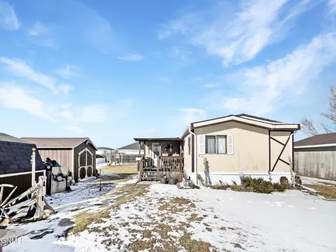 1215 Coolidge Ave, Minot, ND 58701 photo 2