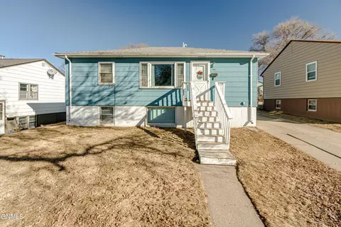 709 19th St N, Bismarck, ND 58501