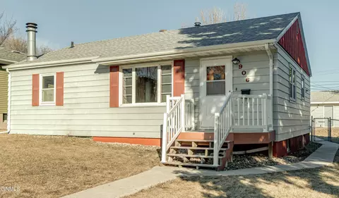 906 2nd Ave NW, Mandan, ND 58554