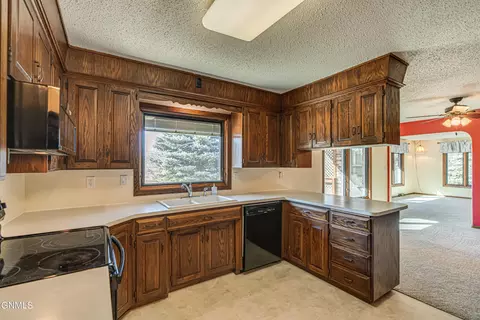 Kitchen - 13303 52nd St NE, Baldwin, ND 58521 photo 2 of 9