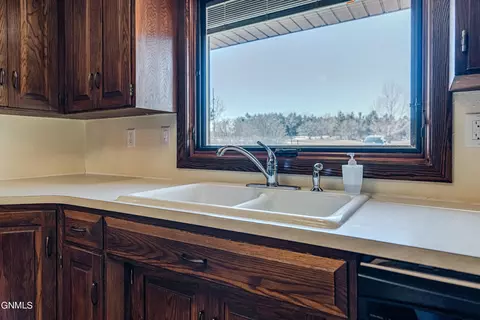 Kitchen - 13303 52nd St NE, Baldwin, ND 58521 photo 5 of 9