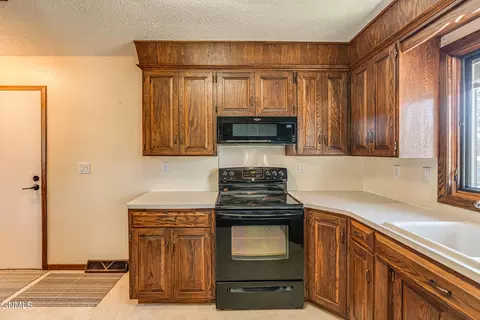 Kitchen - 13303 52nd St NE, Baldwin, ND 58521 photo 4 of 9