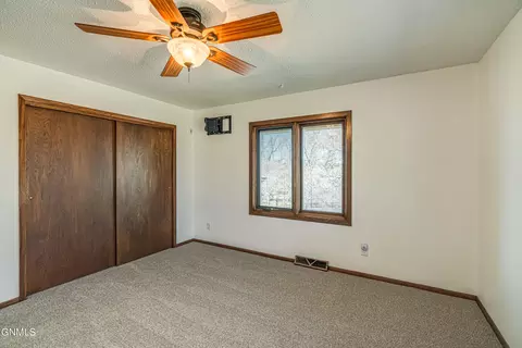 Bedroom - 13303 52nd St NE, Baldwin, ND 58521 photo 3 of 4