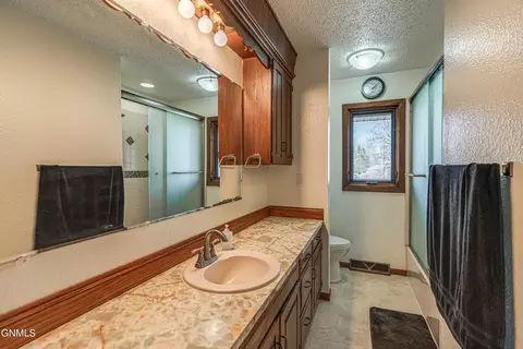 Bath - 13303 52nd St NE, Baldwin, ND 58521 photo 5 of 11