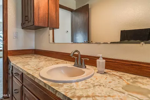 Bath - 13303 52nd St NE, Baldwin, ND 58521 photo 7 of 11