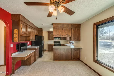 Kitchen - 13303 52nd St NE, Baldwin, ND 58521 photo 9 of 9
