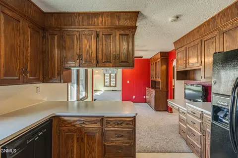 Kitchen - 13303 52nd St NE, Baldwin, ND 58521 photo 6 of 9